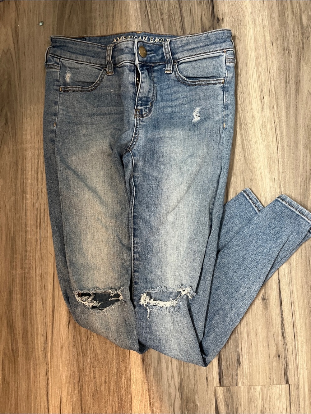 American Eagle Outfitters Light Blue Distressed Skinny Jeans
